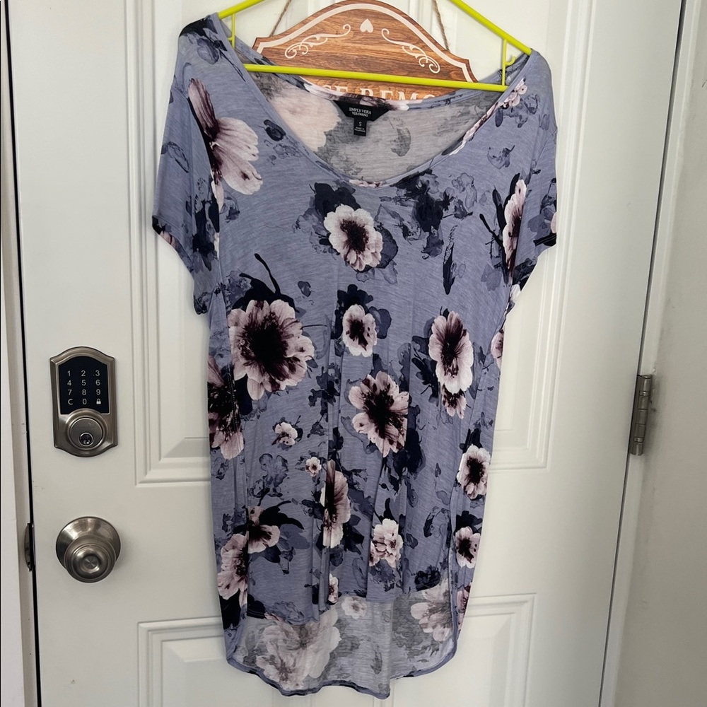 Simply Vera Vera Wang Purple Floral Short Sleeve Top